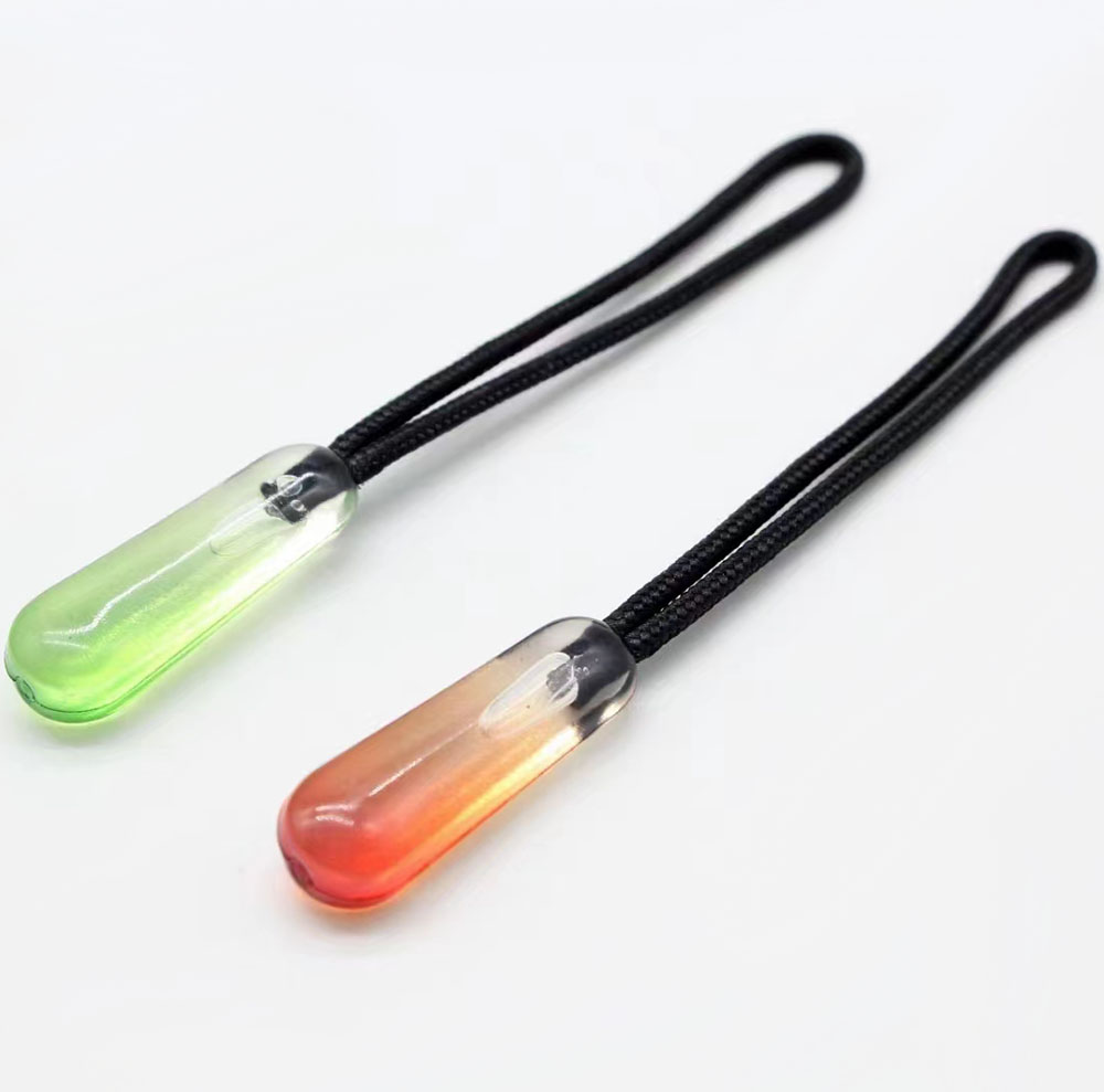 Gradient color zipper puller